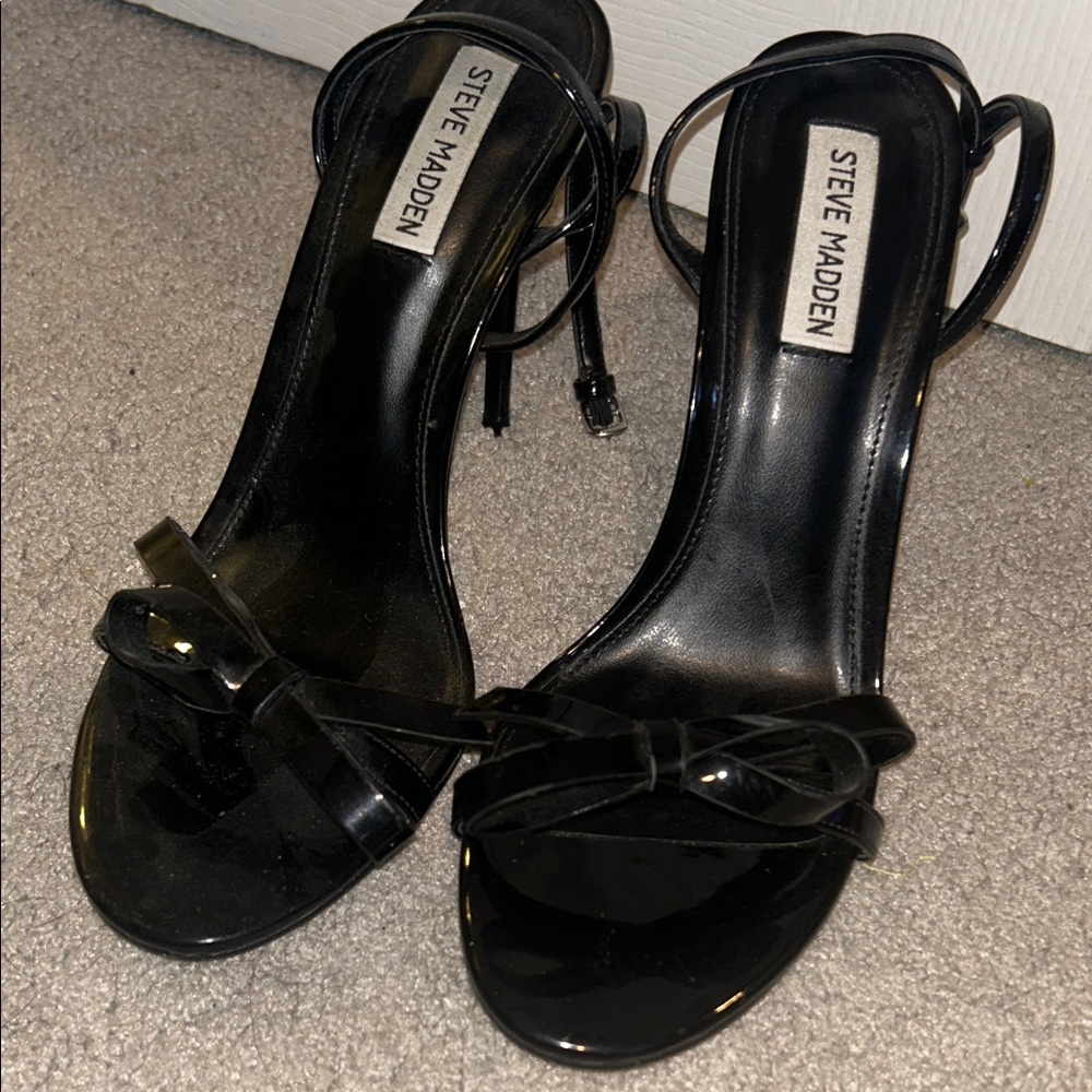 Steve Madden Glossy Black Bow Heels